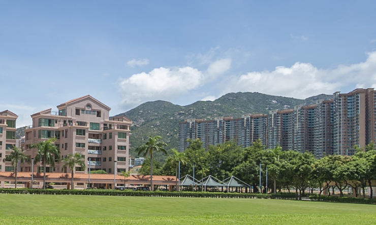 LIVING IN GOLD COAST